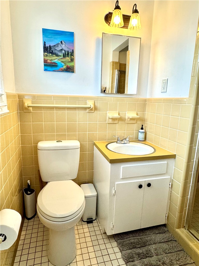 104 Lark Lane Anderson, SC 29625 - Photo 30 of 49 The primary bedroom bath features classic ceramic tilework.