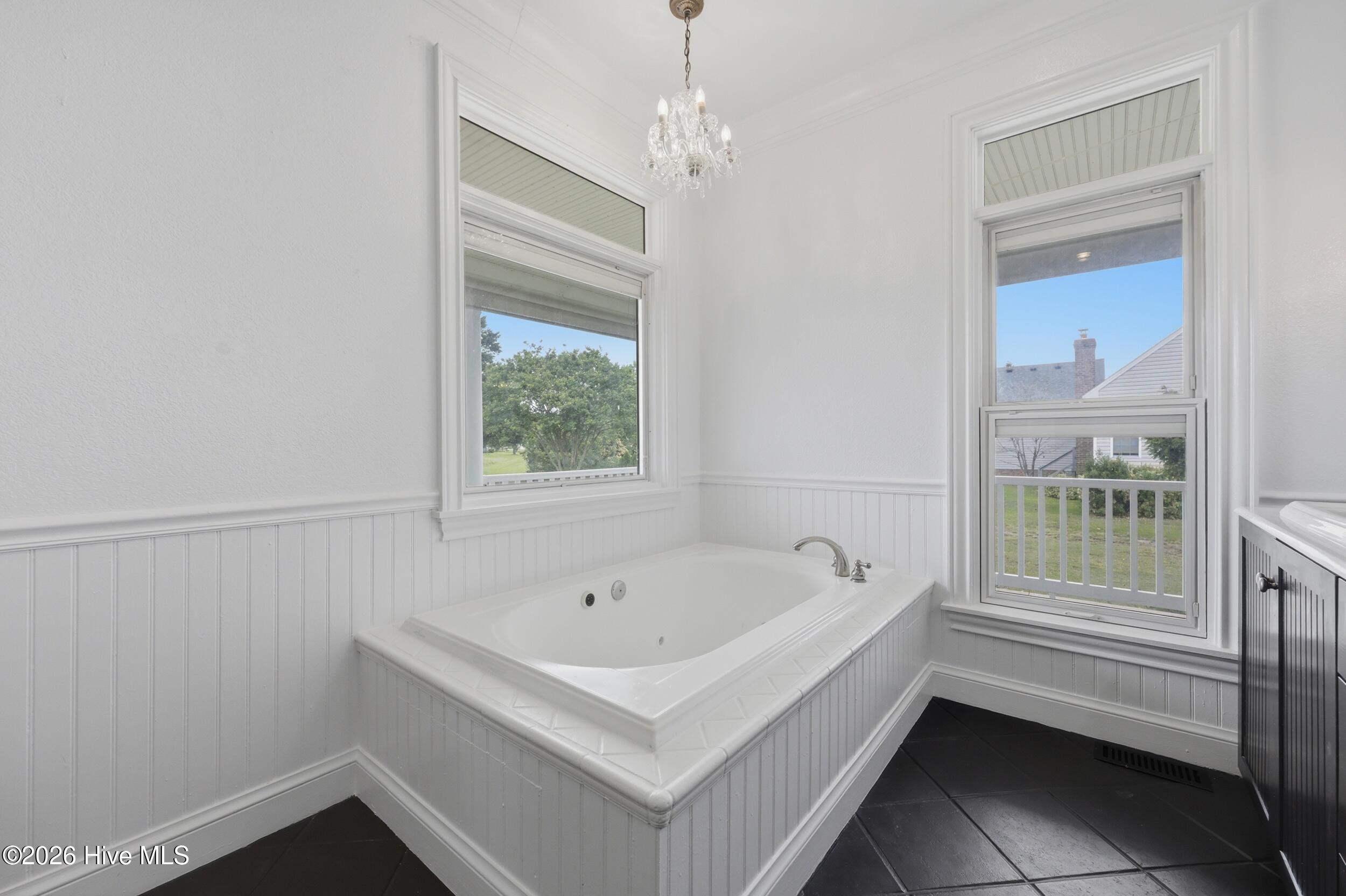 103 Bunch Road Aydlett, NC 27916 - Photo 29 of 72 Primary Jetted Tub