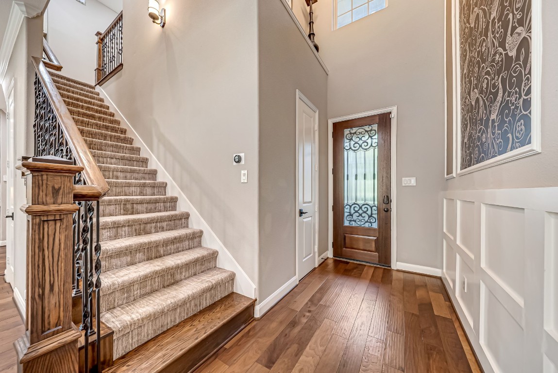 94 Herons Flight Place Spring, TX 77389 - Photo 11 of 33 Staircase