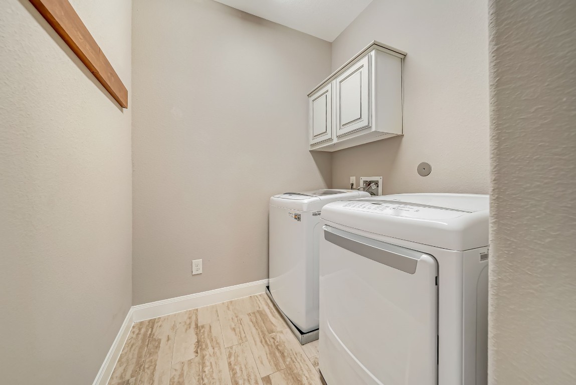 94 Herons Flight Place Spring, TX 77389 - Photo 20 of 33 Laundry room