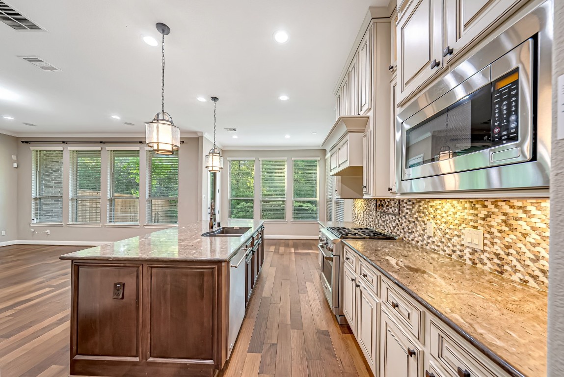 94 Herons Flight Place Spring, TX 77389 - Photo 7 of 33 Kitchen