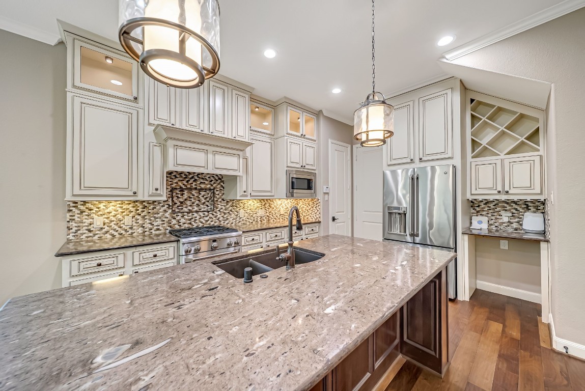 94 Herons Flight Place Spring, TX 77389 - Photo 8 of 33 Kitchen