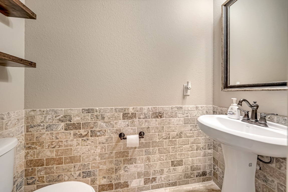 94 Herons Flight Place Spring, TX 77389 - Photo 10 of 33 Half bath