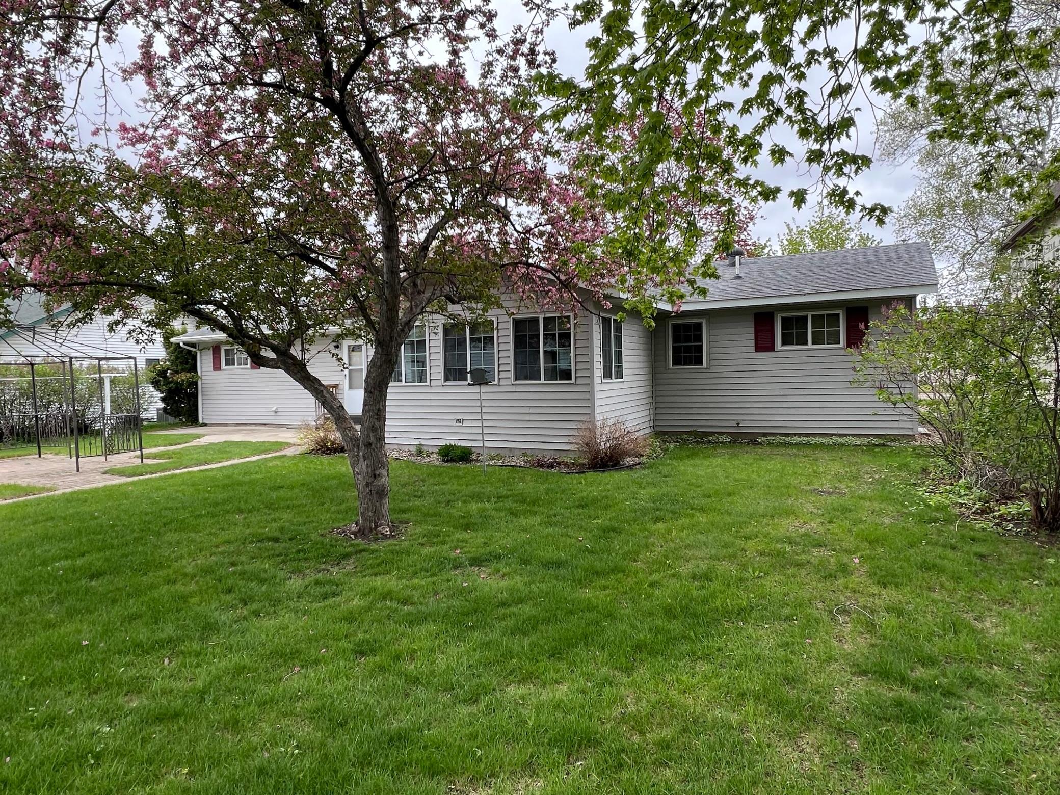 407 1st Street Southwest Wadena, MN 56482 - Photo 4 of 46
