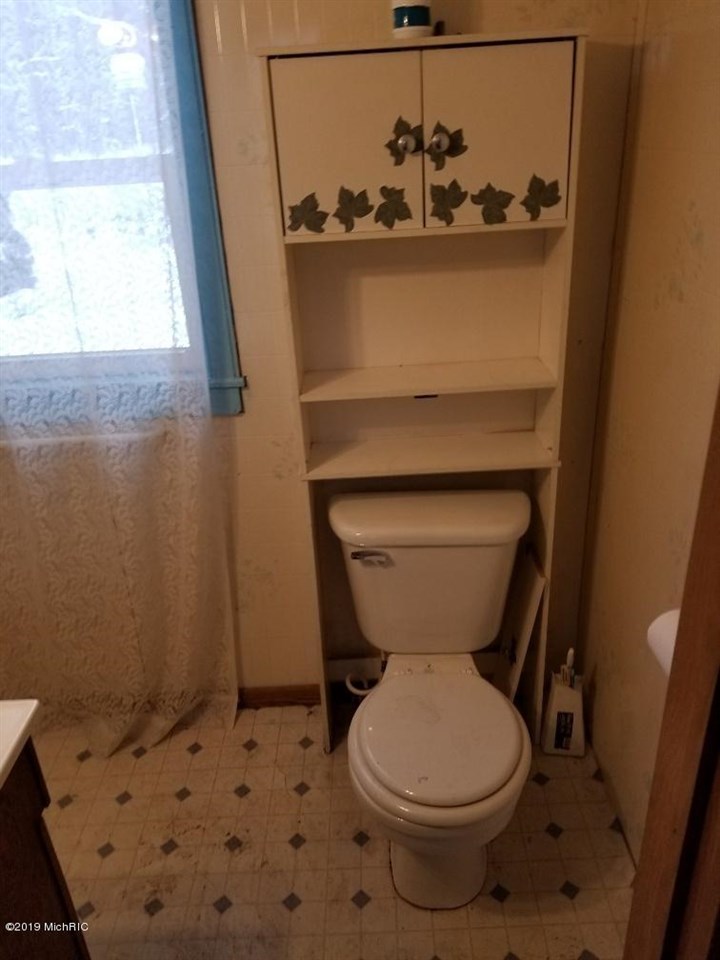766 Brooks Road South Muskegon, MI 49442 - Photo 9 of 10