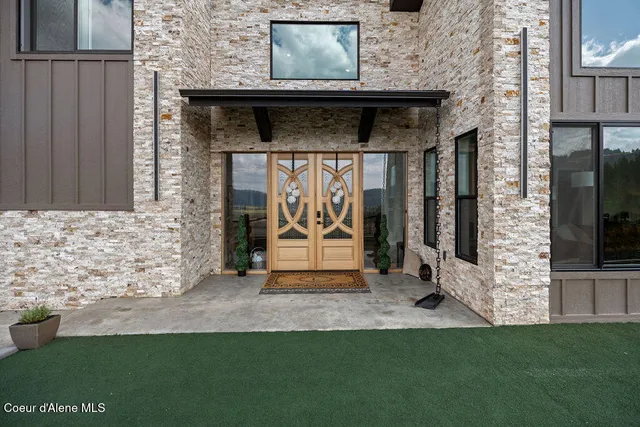 $2,350,000 | 551 Patriots Dr Street, St. Maries, ID 83861