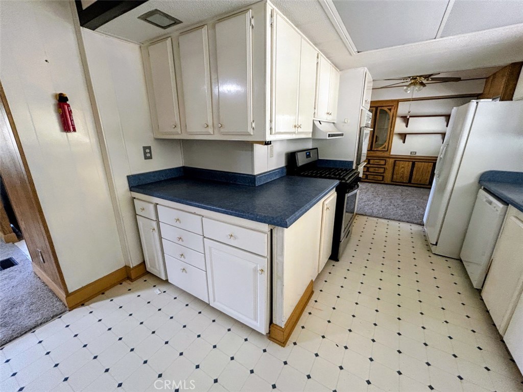 28205 El Toro Road Lake Elsinore, CA 92532 - Photo 11 of 34