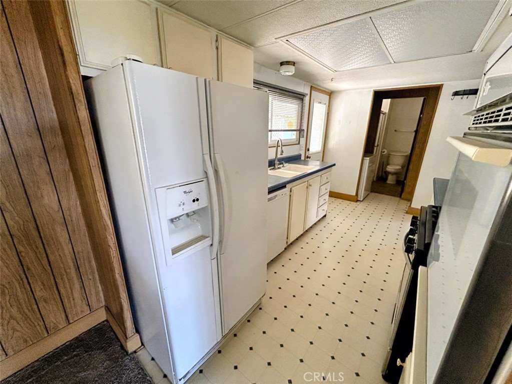 28205 El Toro Road Lake Elsinore, CA 92532 - Photo 9 of 34