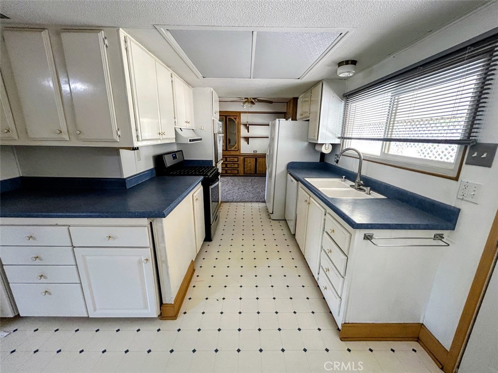 28205 El Toro Road Lake Elsinore, CA 92532 - Photo 10 of 34