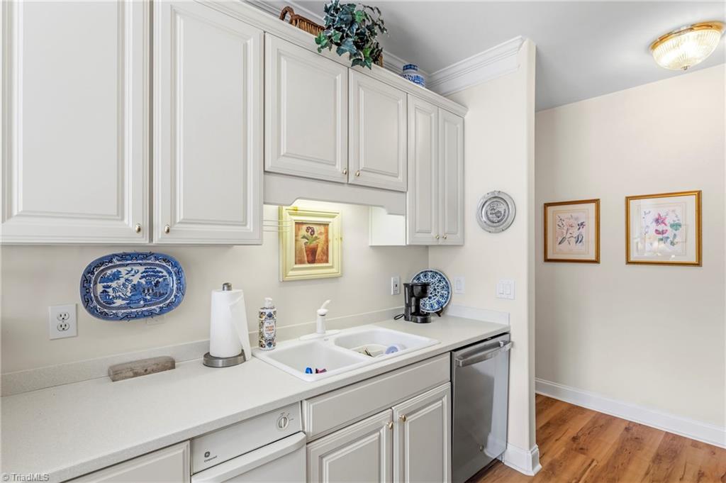 524 College Road, Unit 207 Greensboro, NC 27410 - Photo 11 of 31