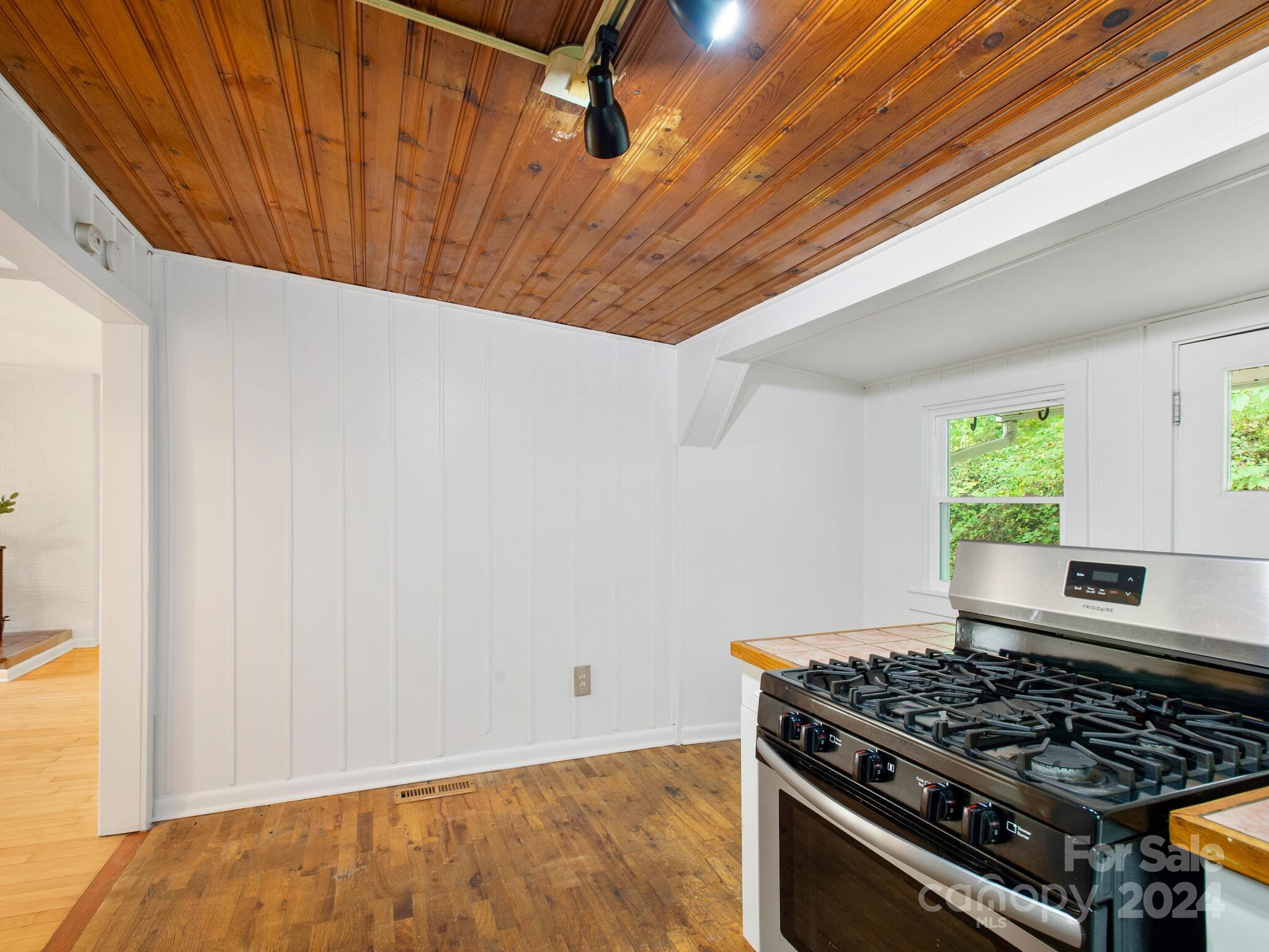 42 Maple Springs Road Asheville, NC 28805 - Photo 12 of 33 Gallery Image 12