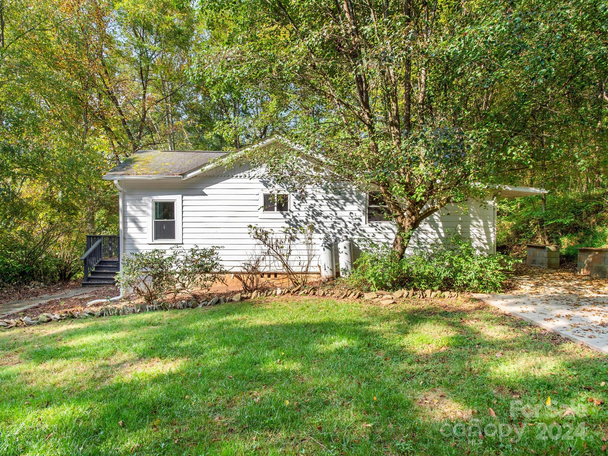 42 Maple Springs Road Asheville, NC 28805 - Photo 2 of 33 Gallery Image 2