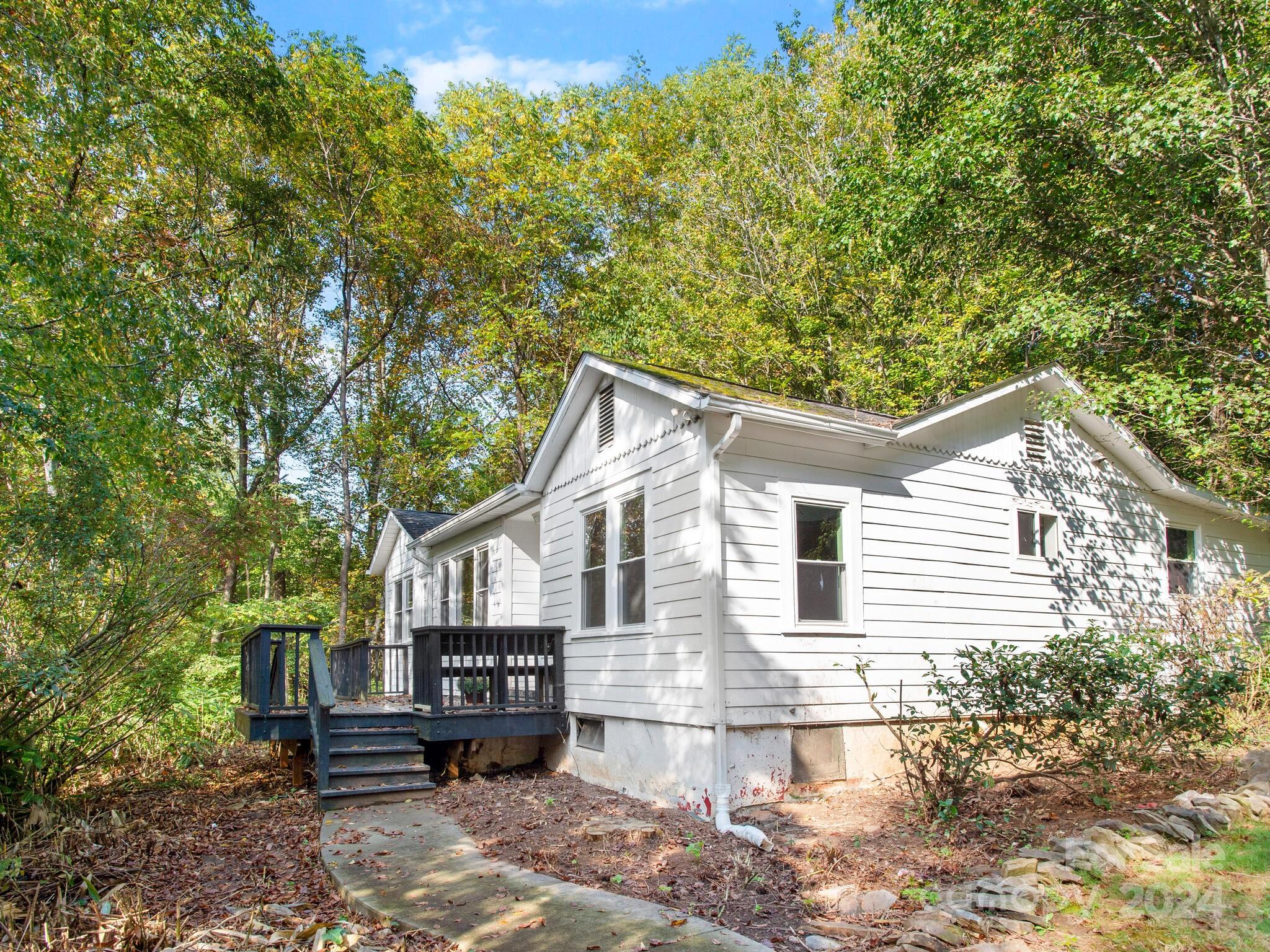 42 Maple Springs Road Asheville, NC 28805 - Photo 3 of 33 Gallery Image 3