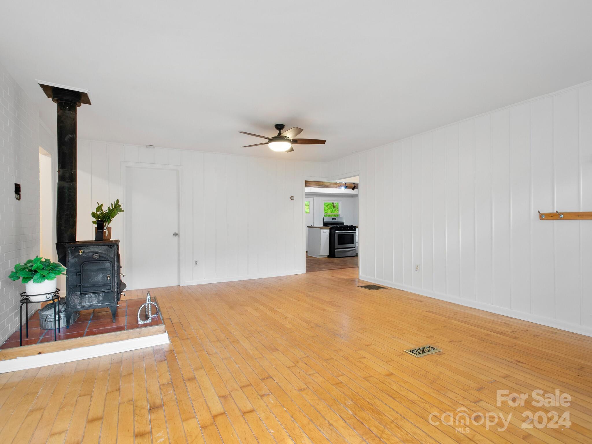 42 Maple Springs Road Asheville, NC 28805 - Photo 6 of 33 Gallery Image 6