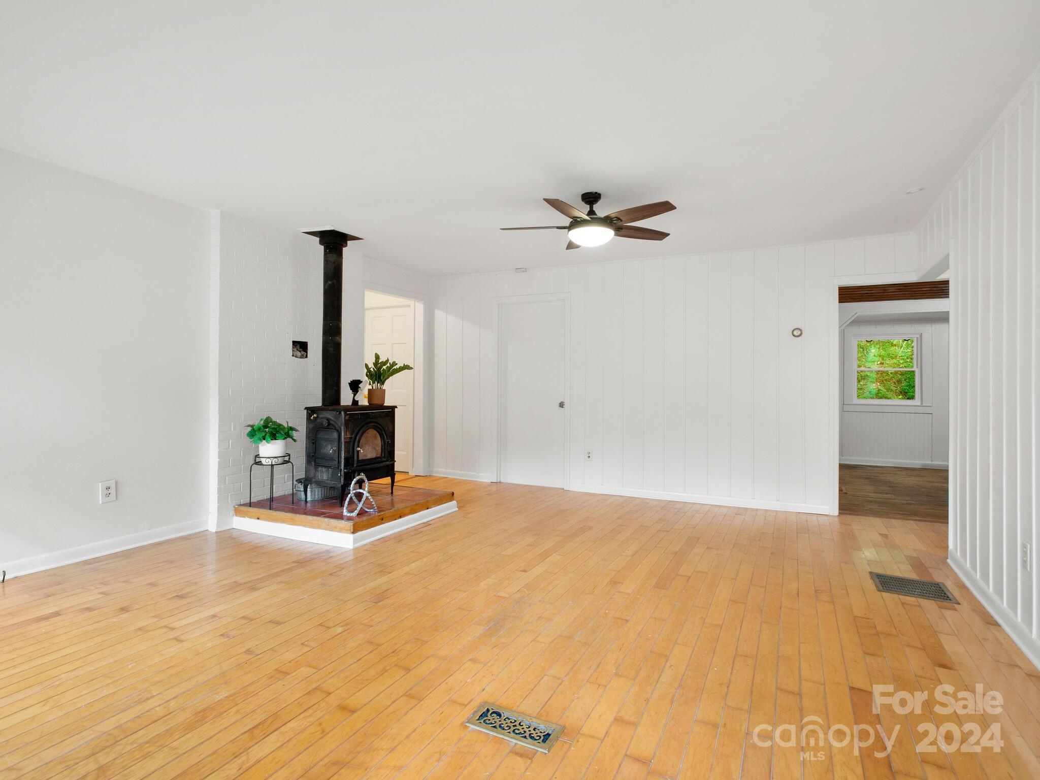 42 Maple Springs Road Asheville, NC 28805 - Photo 7 of 33 Gallery Image 7