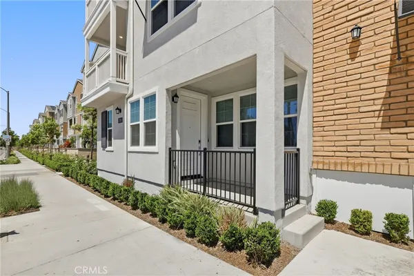 $924,000 | 175 West La Palma Avenue, Unit 6, Anaheim, CA 92801
