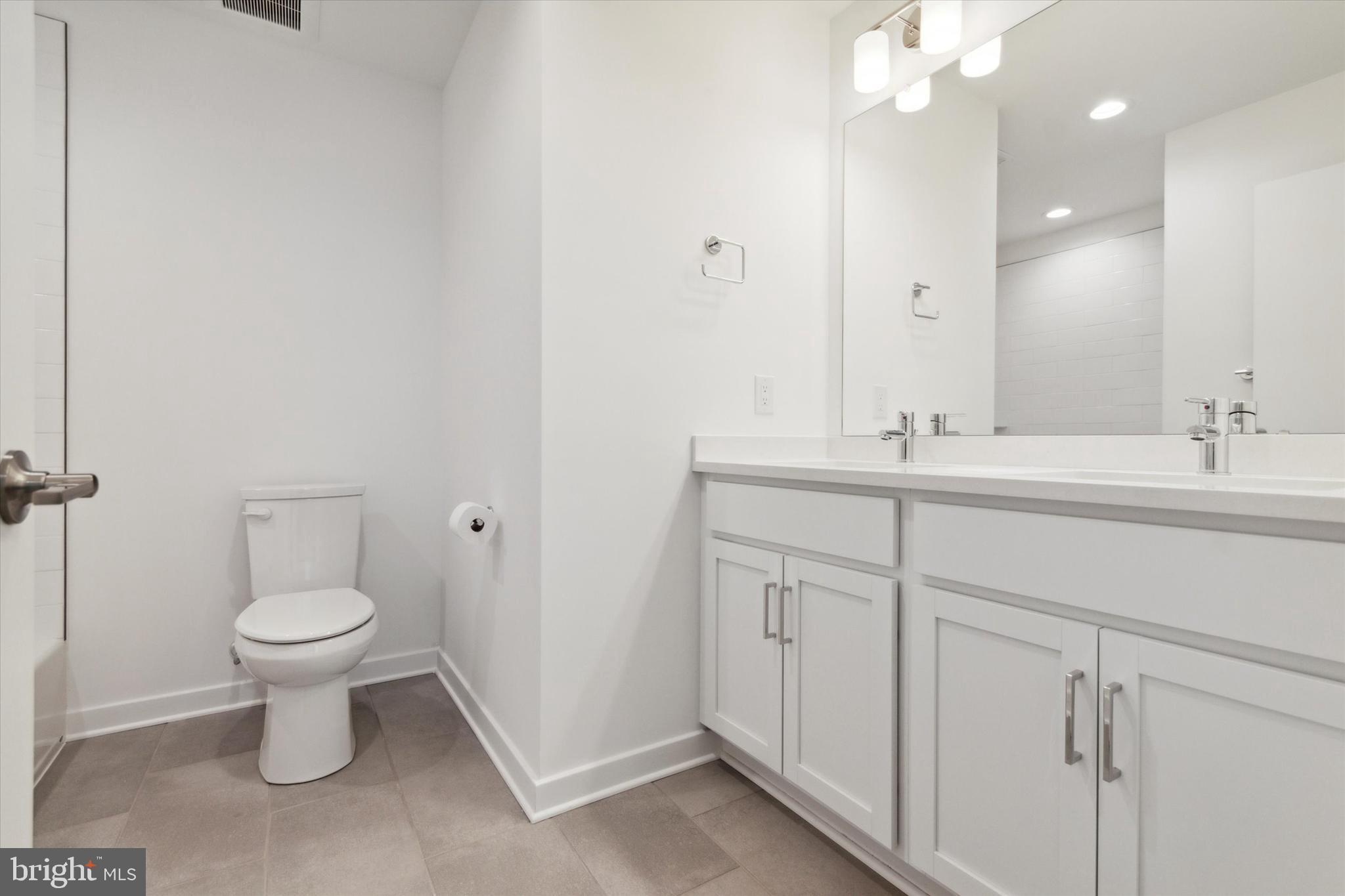 3007 Riseview Lane Norristown, PA 19403 - Photo 13 of 15 Primary Ensuite