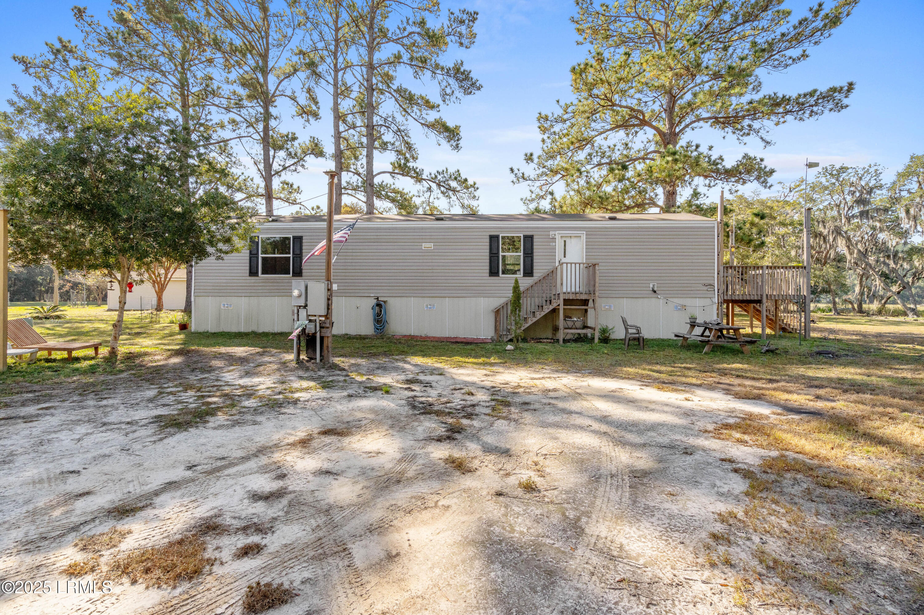 351 Brickyard Point Road North Beaufort, SC 29907 - Photo 23 of 36 351 Brickyard Pt N-31