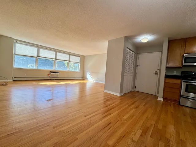 $2,150 | 3150 Excelsior Boulevard, Unit 211, Minneapolis, MN 55416