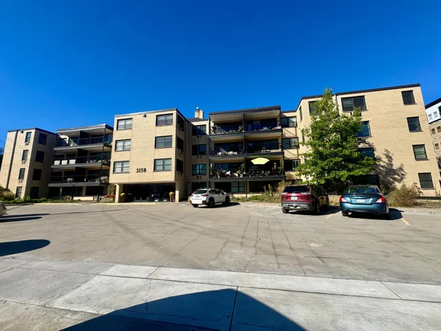$2,150 | 3150 Excelsior Boulevard, Unit 211, Minneapolis, MN 55416