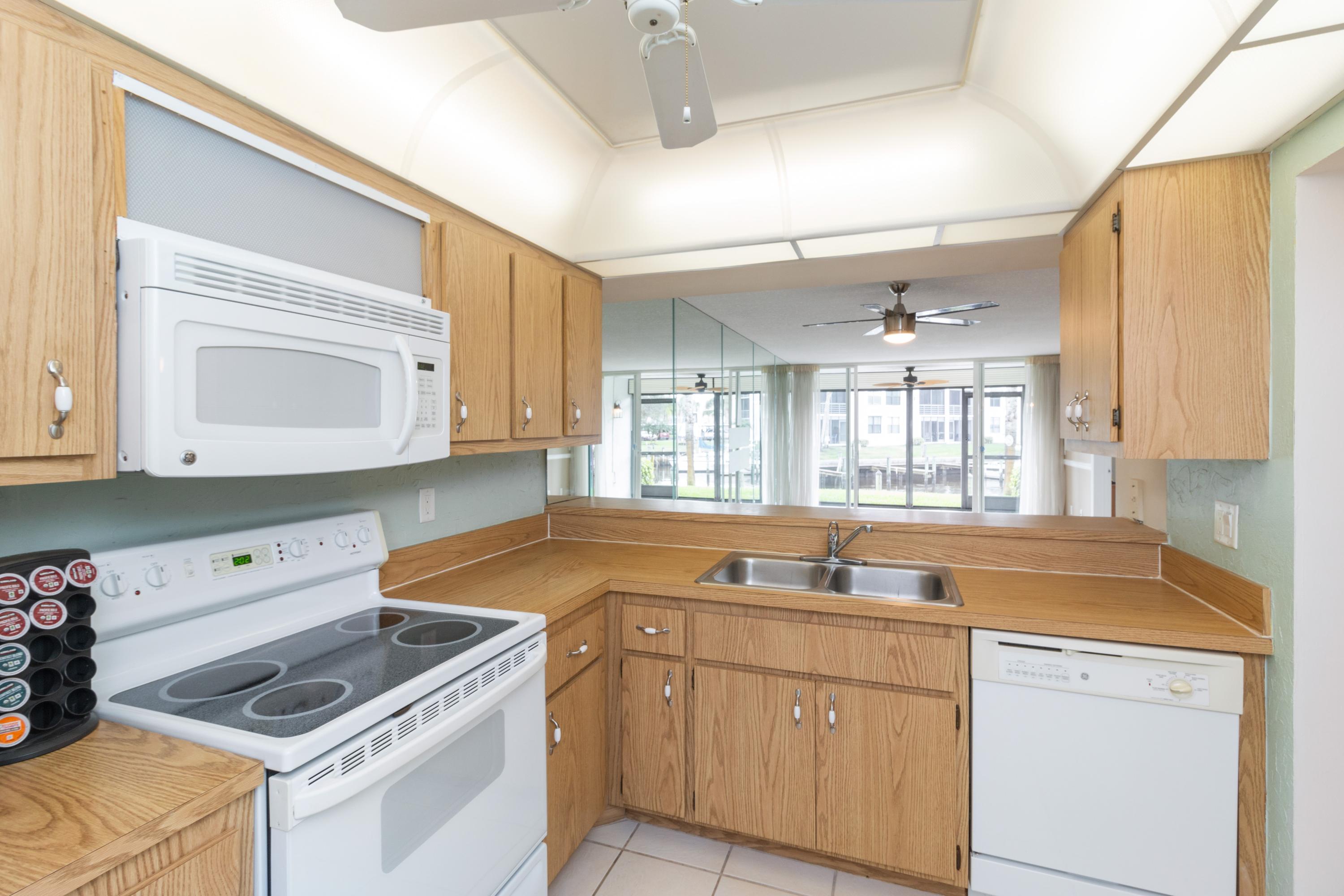1950 Southwest Palm City Road, Unit 7107 Stuart, FL 34994 - Photo 9 of 37 Kitchen open to Living