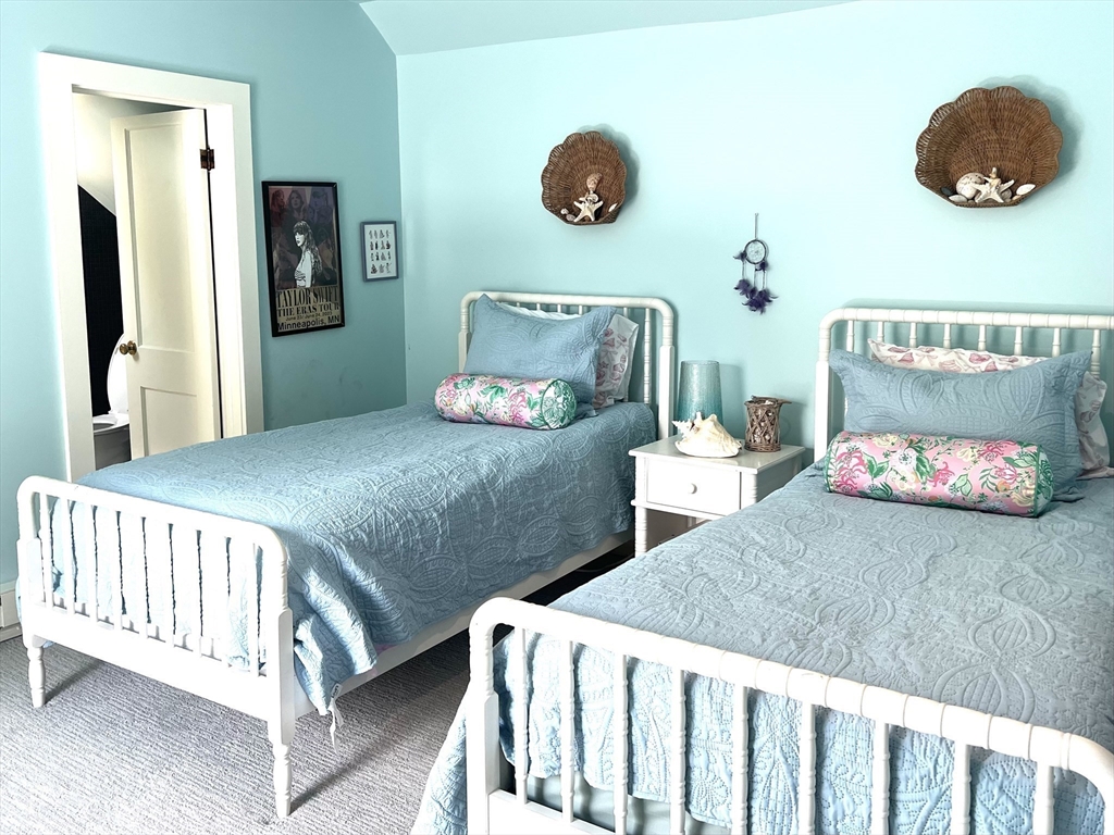 33 Gaylord Street Amherst, MA 01002 - Photo 31 of 42
