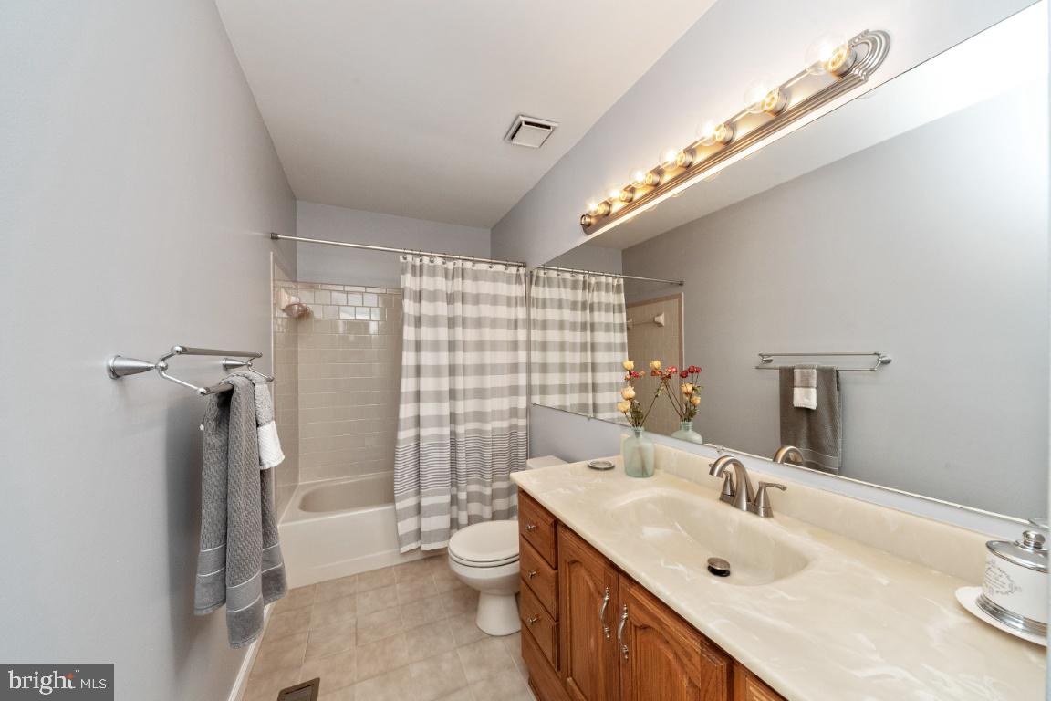 8117 Timberbrooke Road Baltimore, MD 21237 - Photo 26 of 35 Hall bath