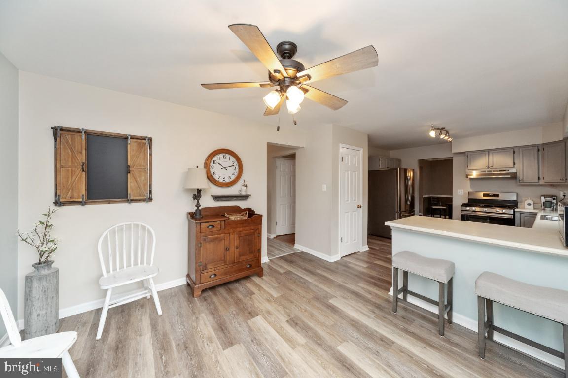 Plenty of table space in eat-in kitchen!