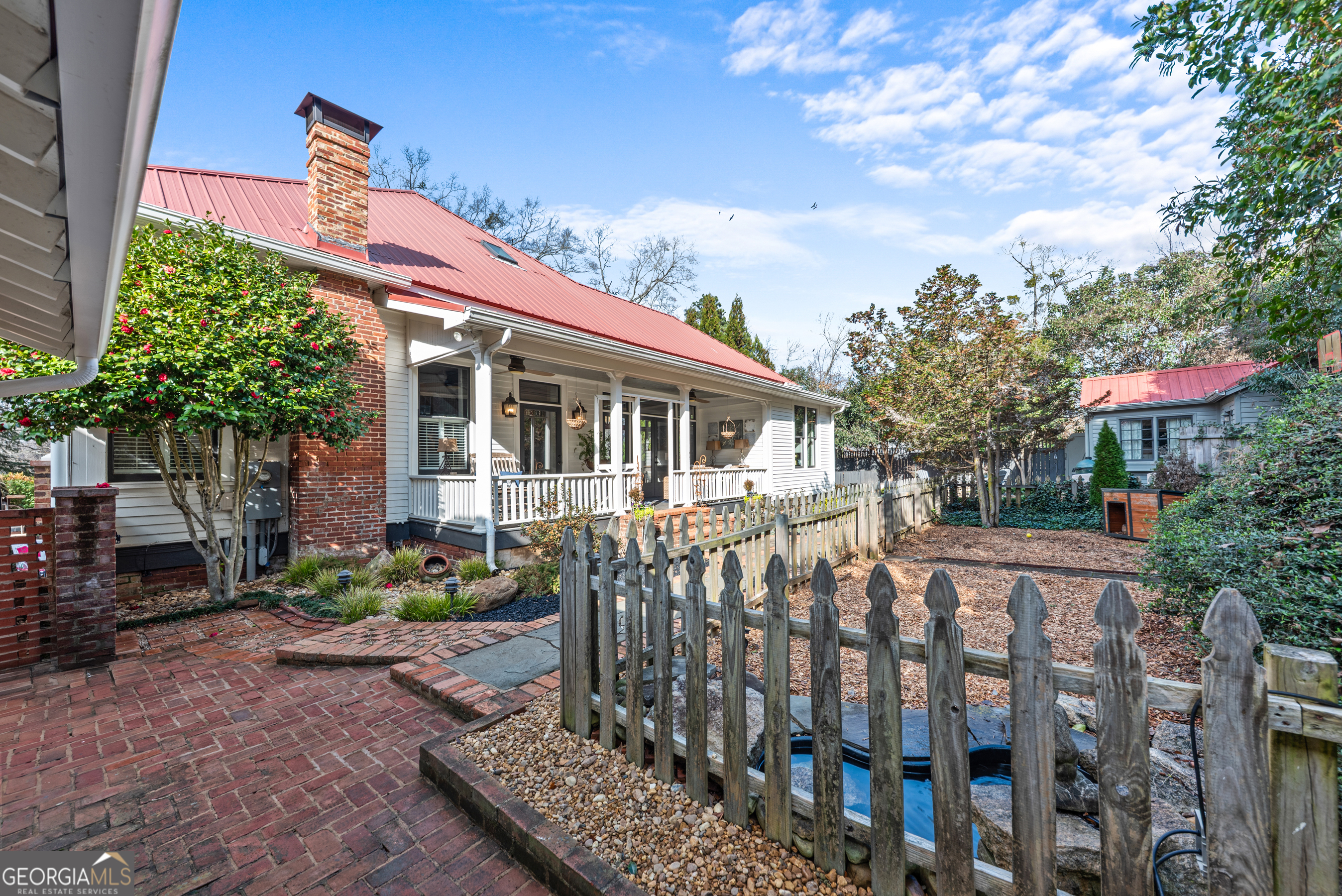 668 North Main Street Madison, GA 30650 - Photo 75 of 88 a front view of a house with a yard