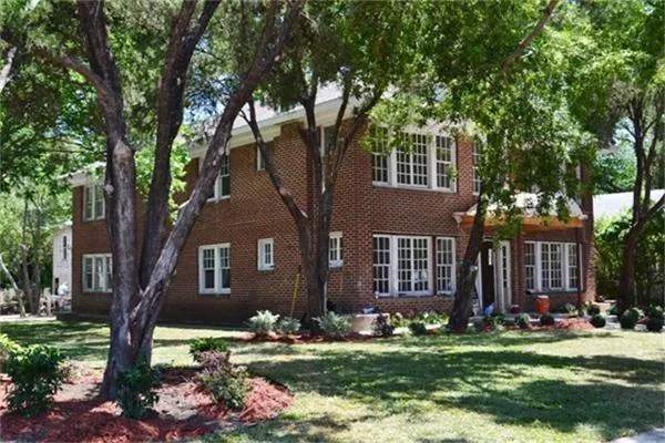 $1,695 | 104 South Rosemont Avenue, Unit 2, Dallas, TX 75208