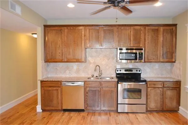 $1,695 | 104 South Rosemont Avenue, Unit 2, Dallas, TX 75208