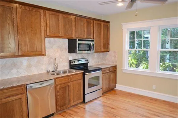 $1,695 | 104 South Rosemont Avenue, Unit 2, Dallas, TX 75208