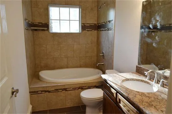 $1,695 | 104 South Rosemont Avenue, Unit 2, Dallas, TX 75208