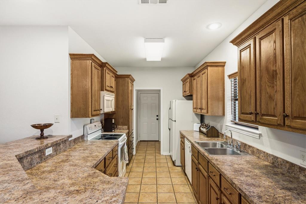 167 County Road 4202 Canton, TX 75103 - Photo 15 of 40 a large kitchen with granite countertop a sink and a stove top oven