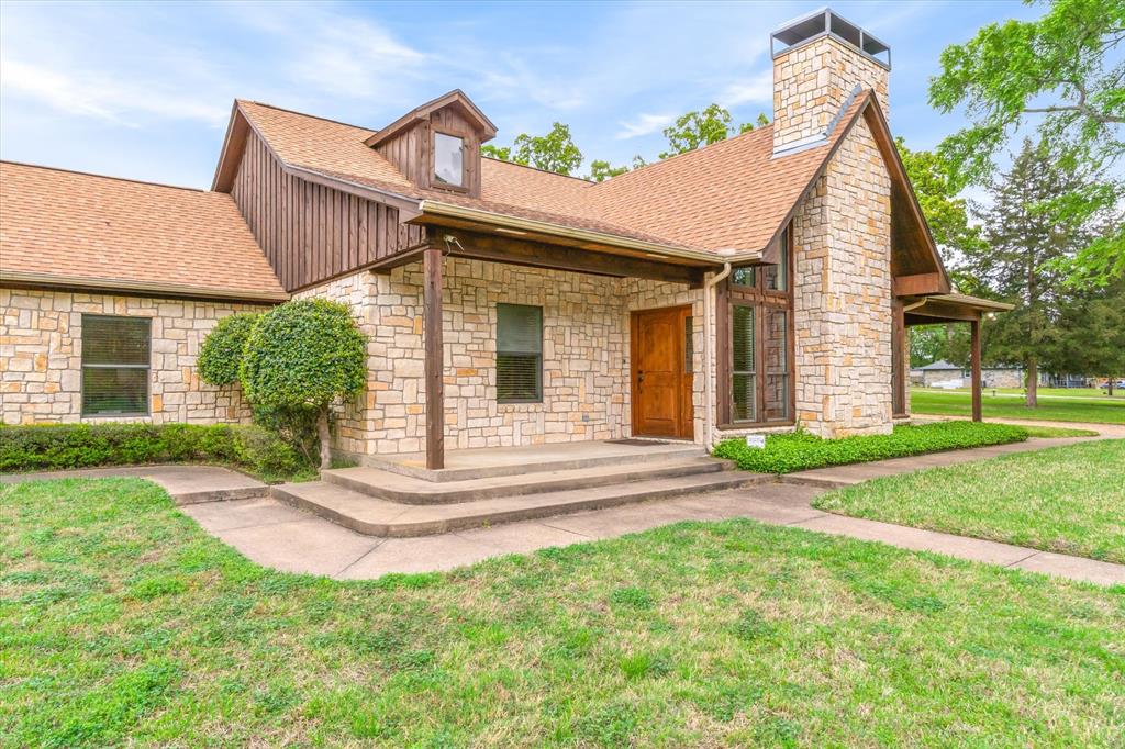 167 County Road 4202 Canton, TX 75103 - Photo 6 of 40 a view of a house with a yard and plants