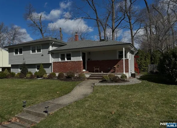 $919,000 | 986 Wildwood Road, Oradell, NJ 07649