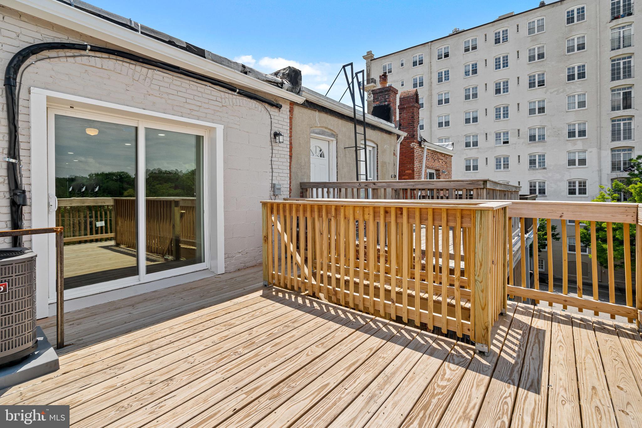 948 Brooks Lane Baltimore, MD 21217 - Photo 18 of 24 Level 3 - Deck