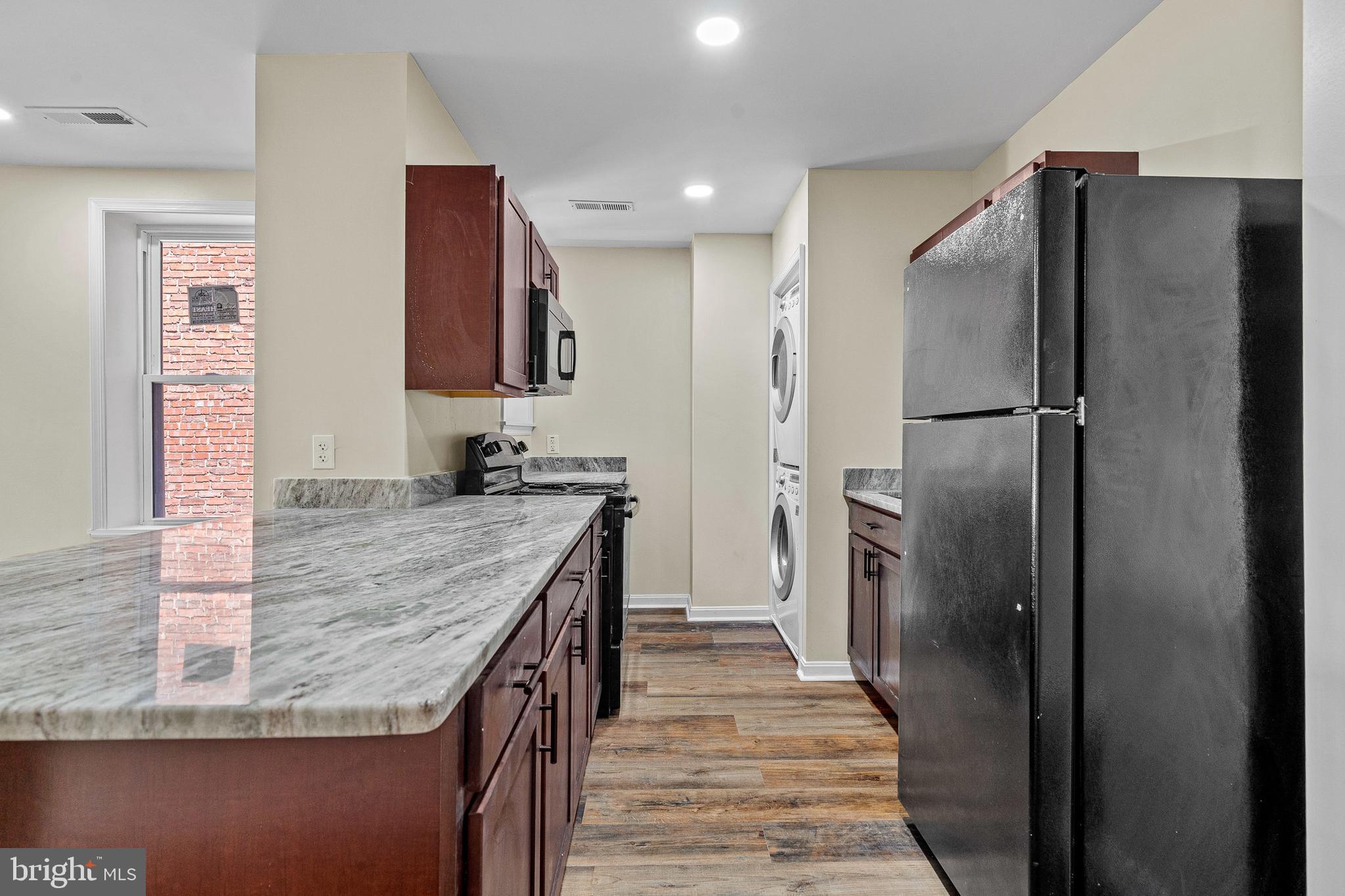 948 Brooks Lane Baltimore, MD 21217 - Photo 4 of 24 Kitchen