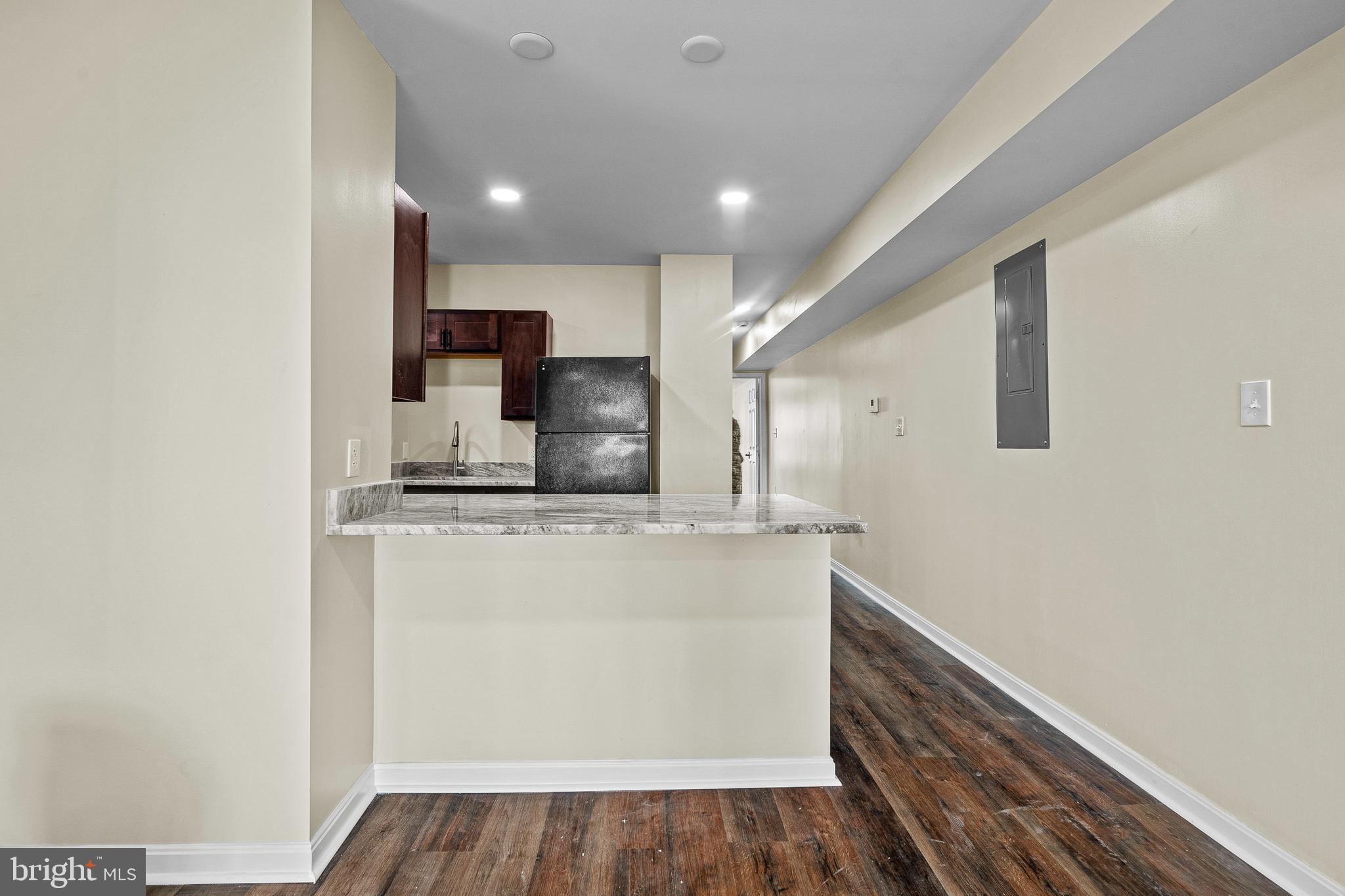 948 Brooks Lane Baltimore, MD 21217 - Photo 7 of 24 Kitchen -Counter/Bar