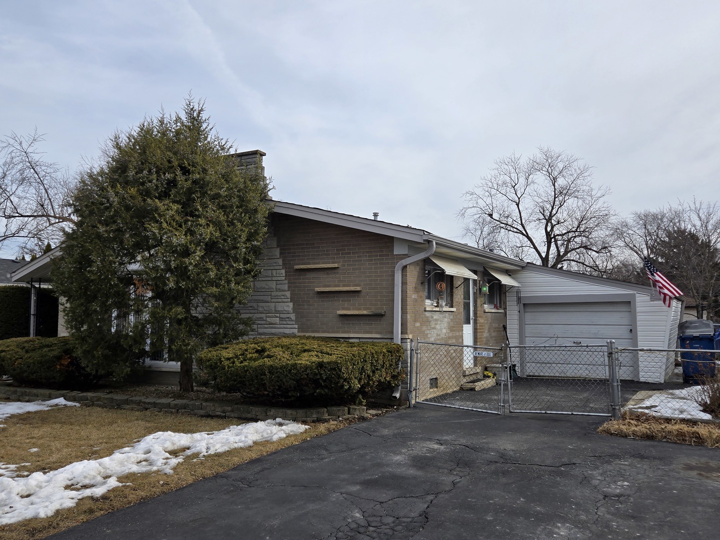 15251 Ridgeway Avenue Midlothian, IL 60445 - Photo 2 of 25