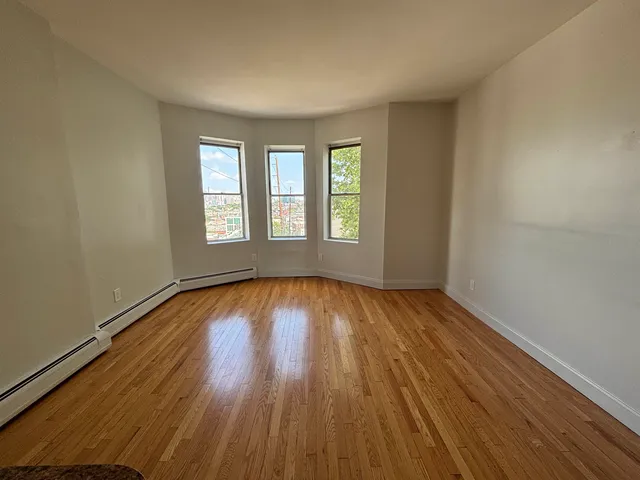 $1,900 | 445 Ogden Avenue, Unit 4B, Jersey City, NJ 07307