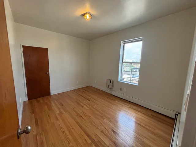 $1,900 | 445 Ogden Avenue, Unit 4B, Jersey City, NJ 07307