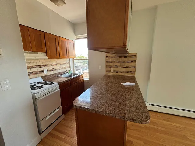 $1,900 | 445 Ogden Avenue, Unit 4B, Jersey City, NJ 07307
