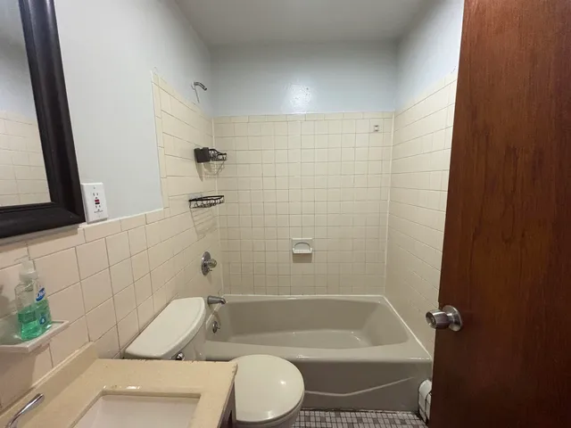 $1,900 | 445 Ogden Avenue, Unit 4B, Jersey City, NJ 07307
