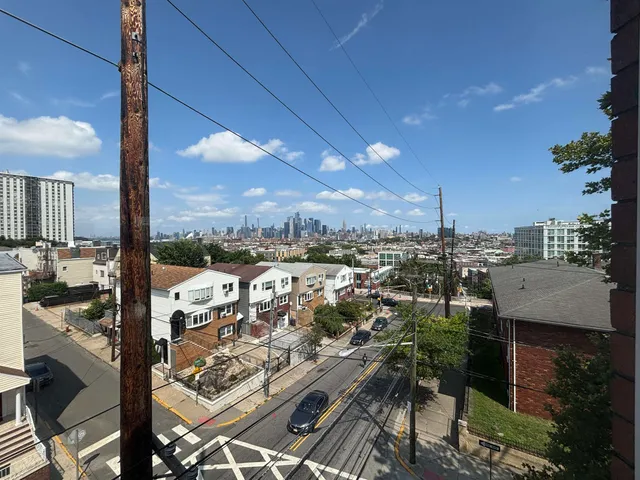 $1,900 | 445 Ogden Avenue, Unit 4B, Jersey City, NJ 07307