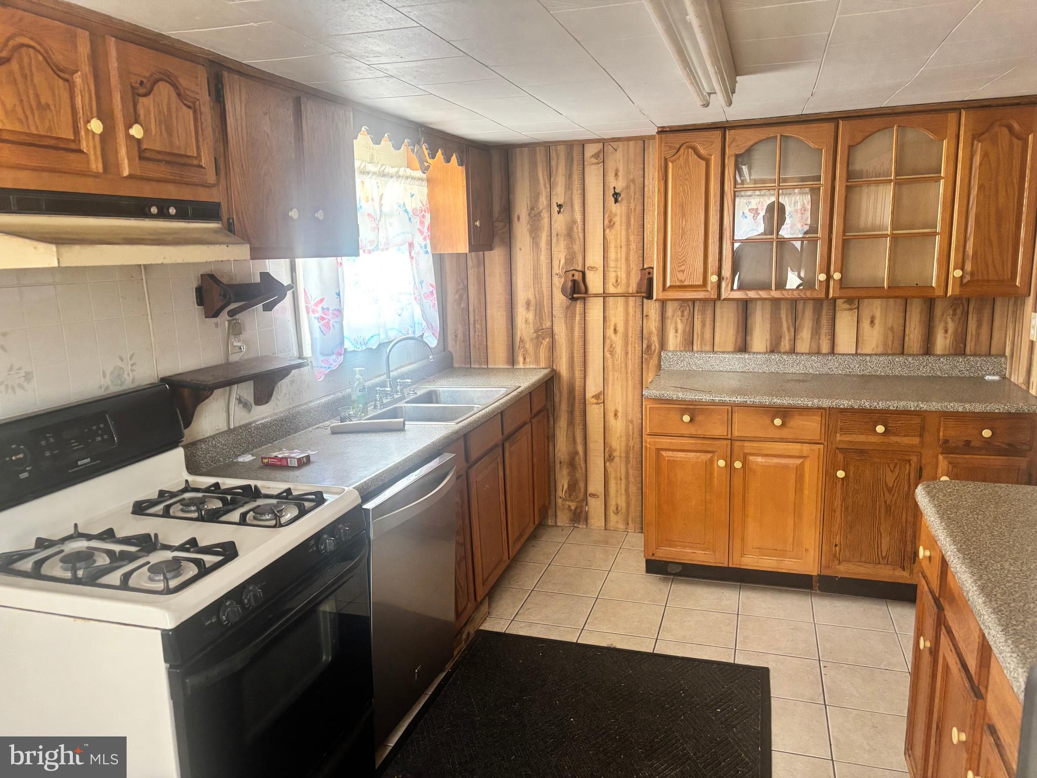 219 Pump Branch Road Waterford Works, NJ 08089 - Photo 15 of 35 a kitchen with a stove and a refrigerator
