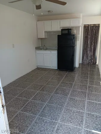 $795 | 1708 Fairfield Avenue, Unit B, Las Vegas, NV 89102