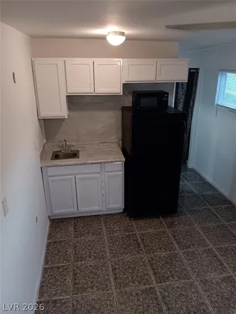 $795 | 1708 Fairfield Avenue, Unit B, Las Vegas, NV 89102