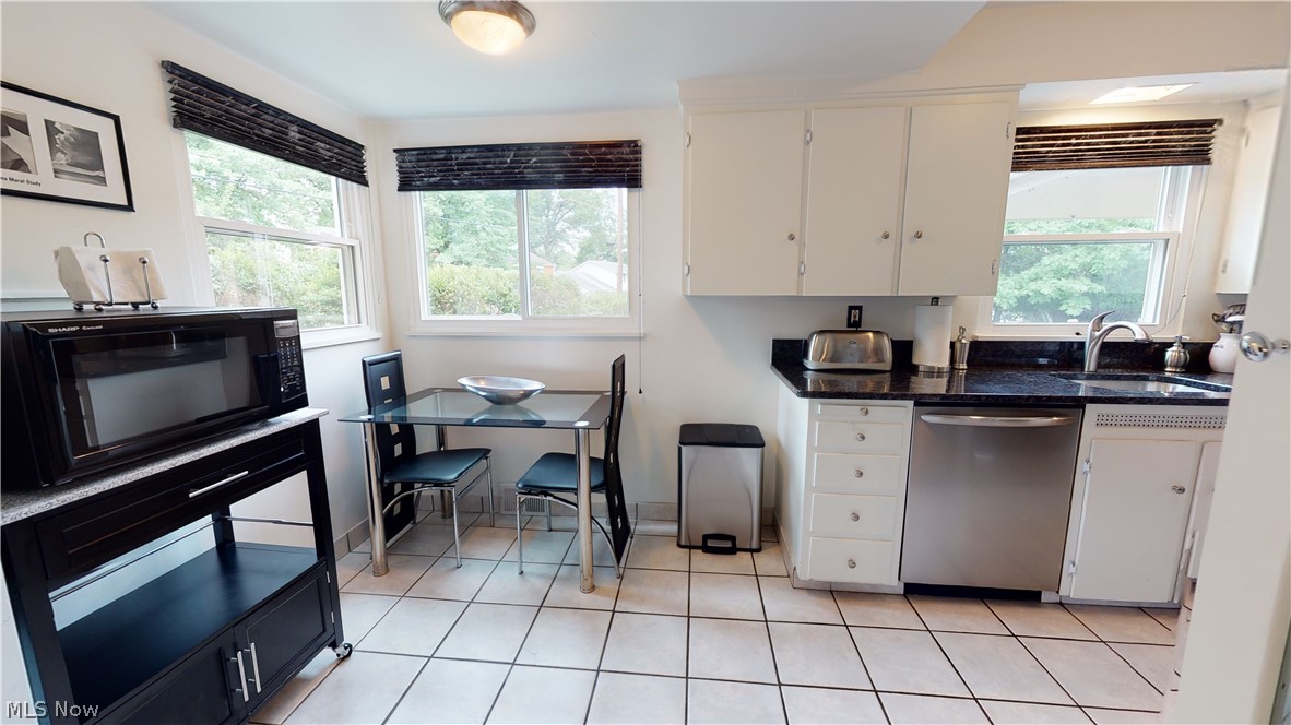 636 Quilliams Road Cleveland Heights, OH 44121 - Photo 11 of 27