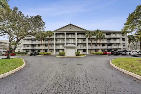 $245,000 | 1526 Whitehall Drive, Unit 206, Davie, FL 33324